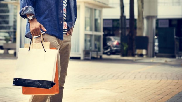manShoppingShutterstock