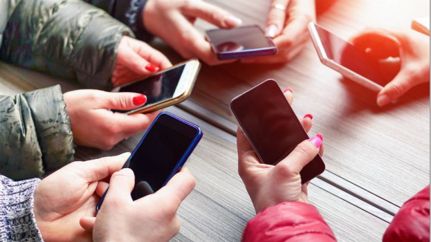 mobilePhonesShutterstock