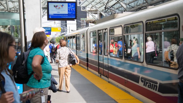 Onestop_CalgaryTransit_NetworkScreens_CityHallStation_GlobalNews (2)